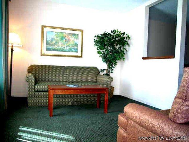 Red Roof Inn & Suites Monroe, Nc Dış mekan fotoğraf